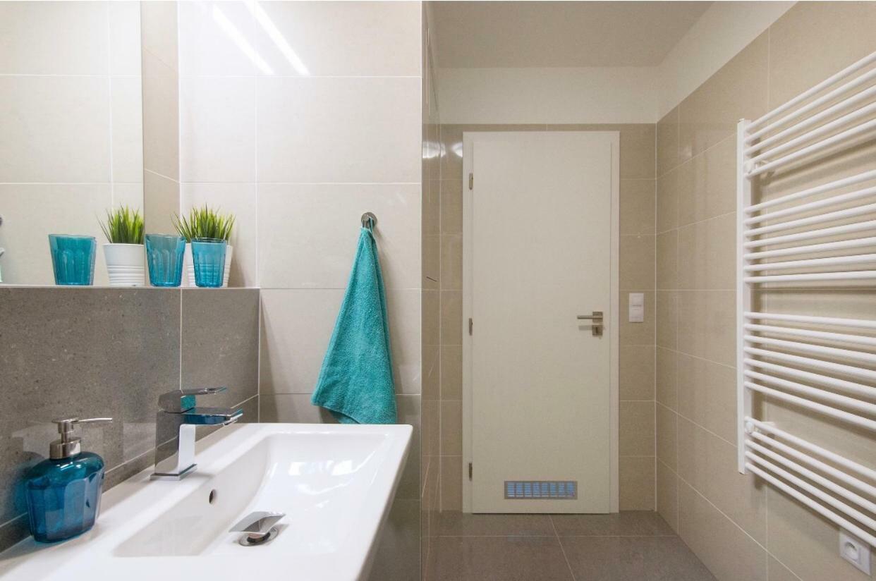 Free Parking In Garage Karolina Plazza, New Cosy Studio With All You Need Praha Eksteriør bilde