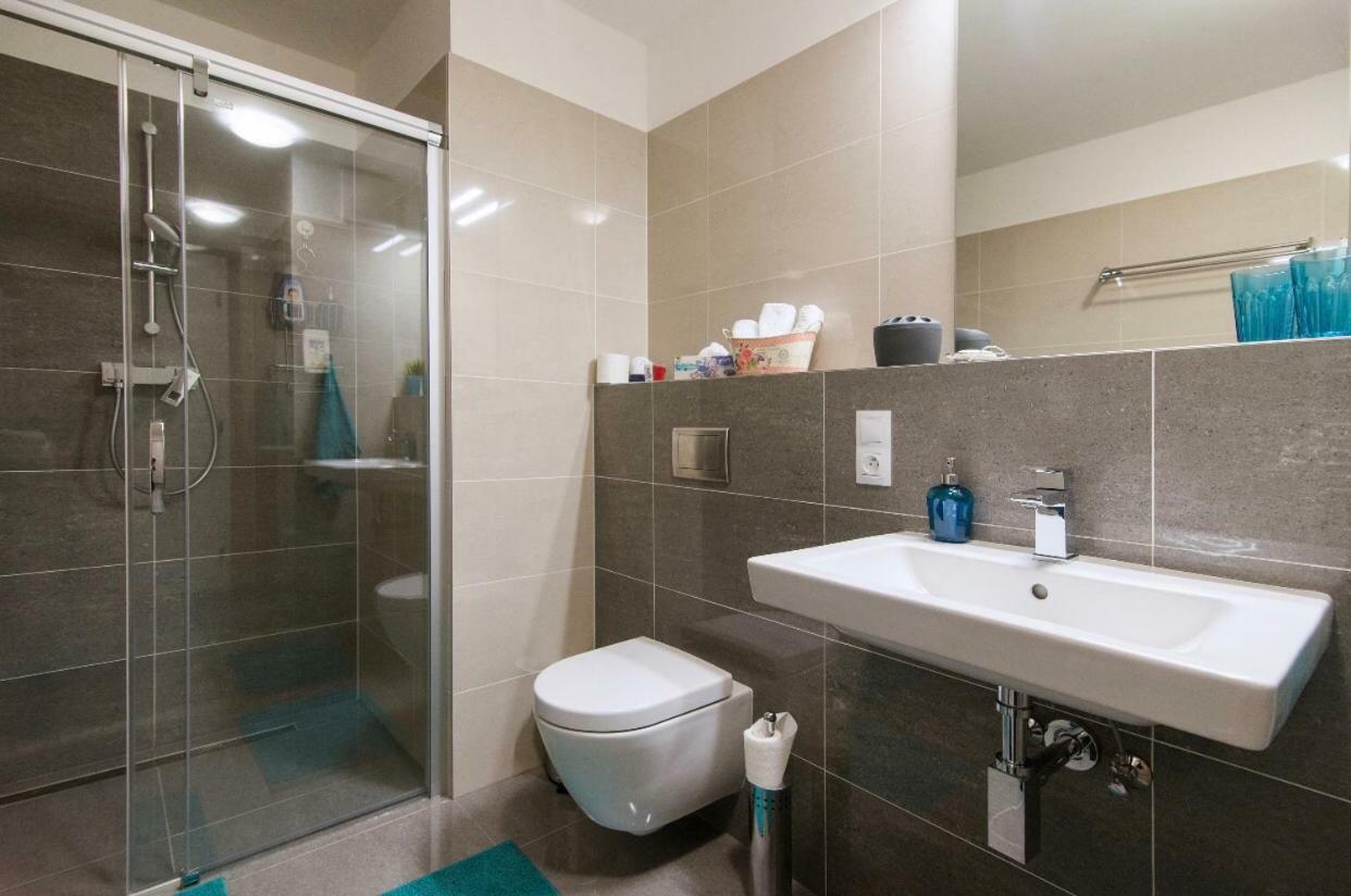 Free Parking In Garage Karolina Plazza, New Cosy Studio With All You Need Praha Eksteriør bilde